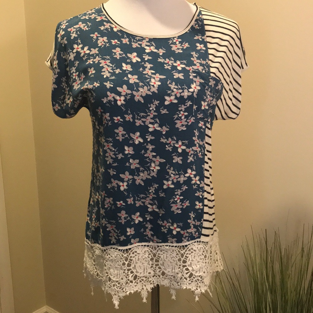 Anthro top by Tiny sz XS but can fit S. VGUC.